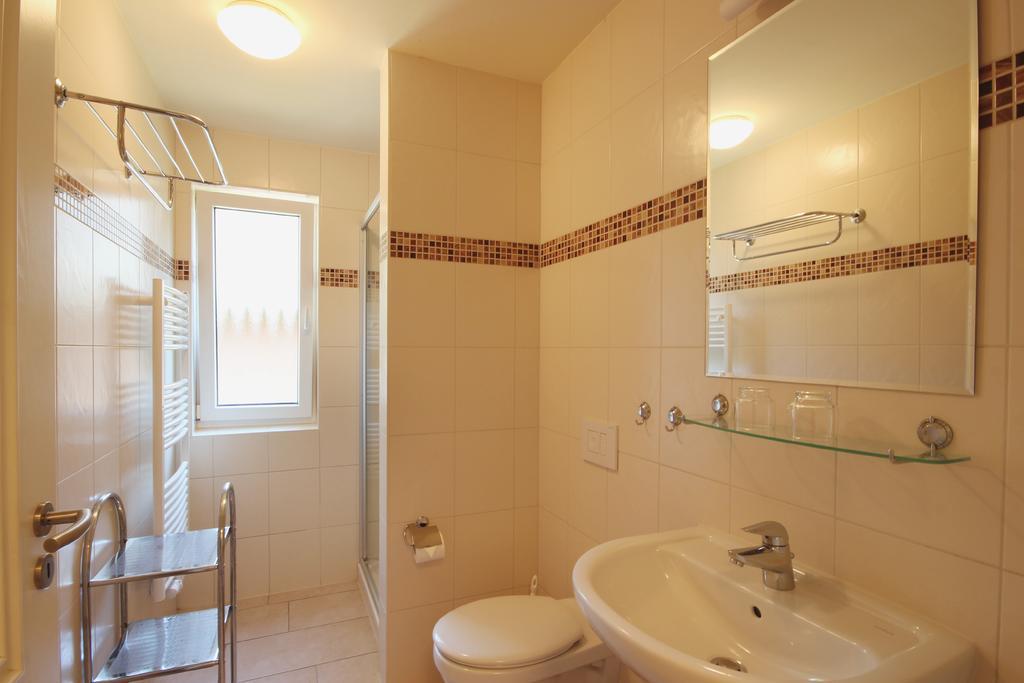 Apartmenthaus Hus Uebi By Rujana Binz Eksteriør billede